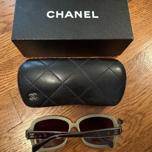 CHANEL Tortoise Sunglasses - Picture 3 of 5